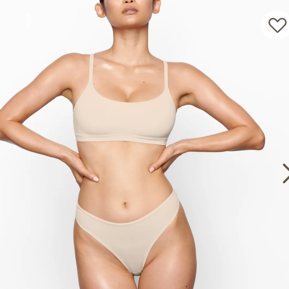 SKIMS Fits Everybody Thong in Sand 3X NWT - Picture 1 of 7